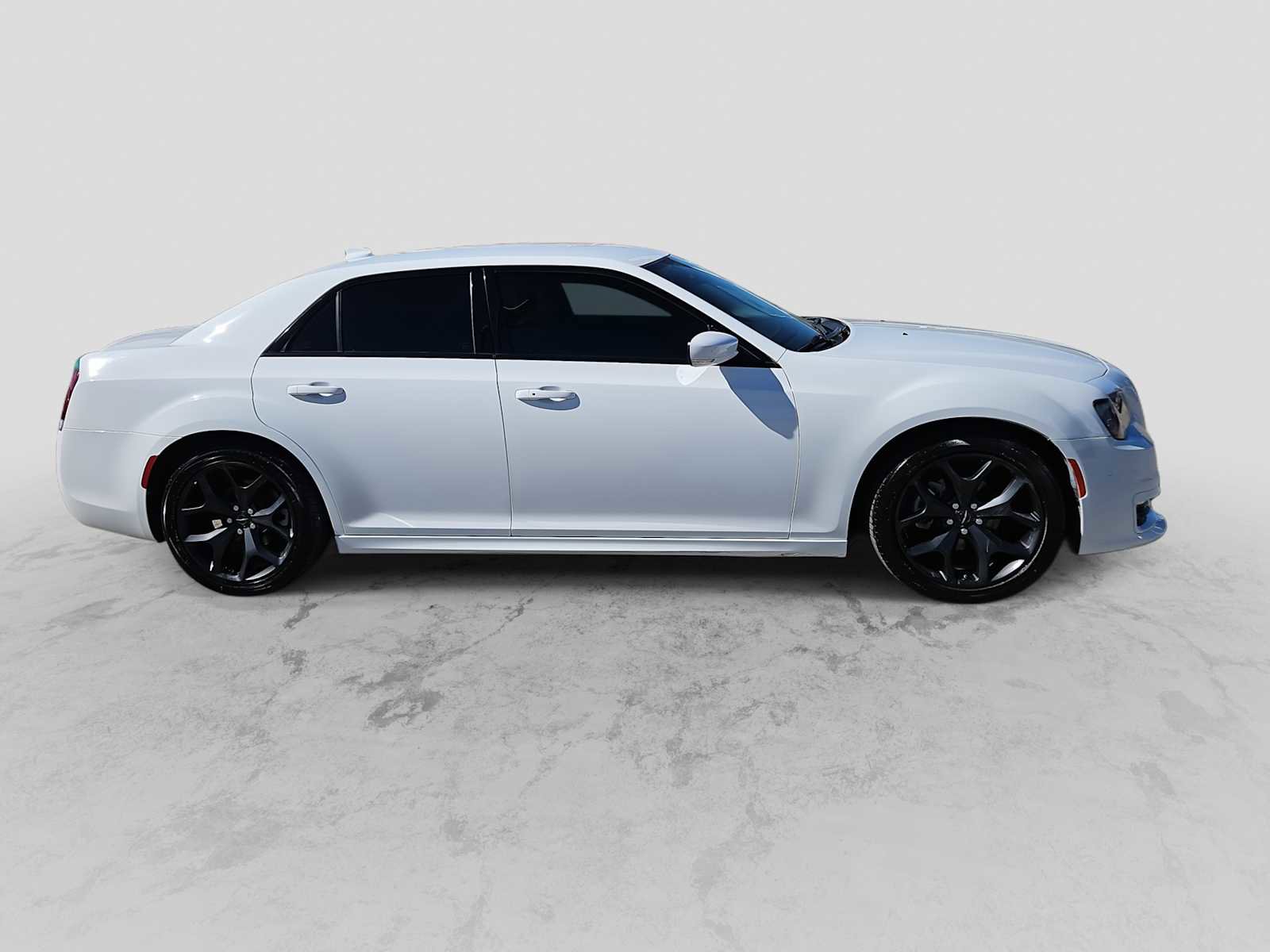 Used 2022 Chrysler 300 Touring L image 9