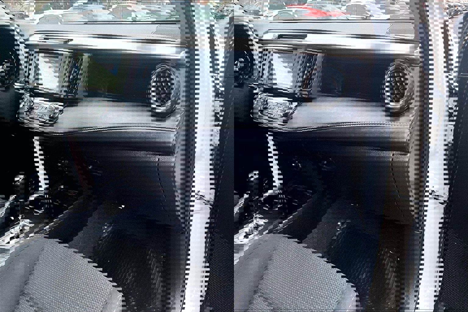 Used 2018 Toyota RAV4 XLE image 15