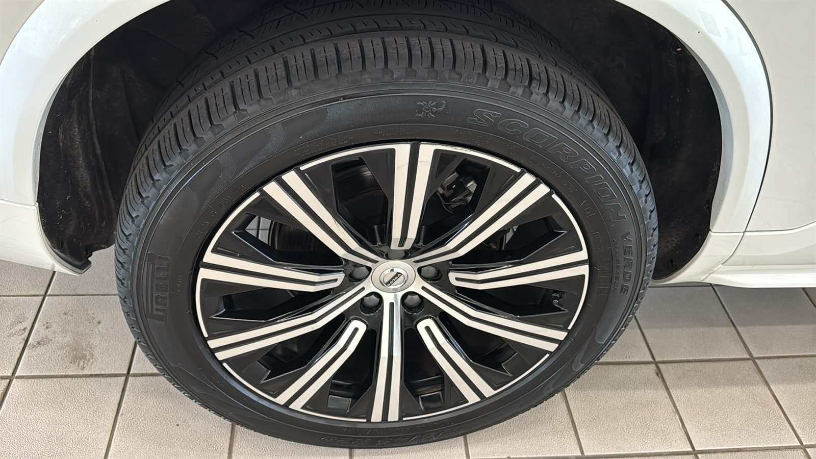 Used 2024 Volvo XC90 B5 Core w/ Protection Package Premier AWD/4WD image 32