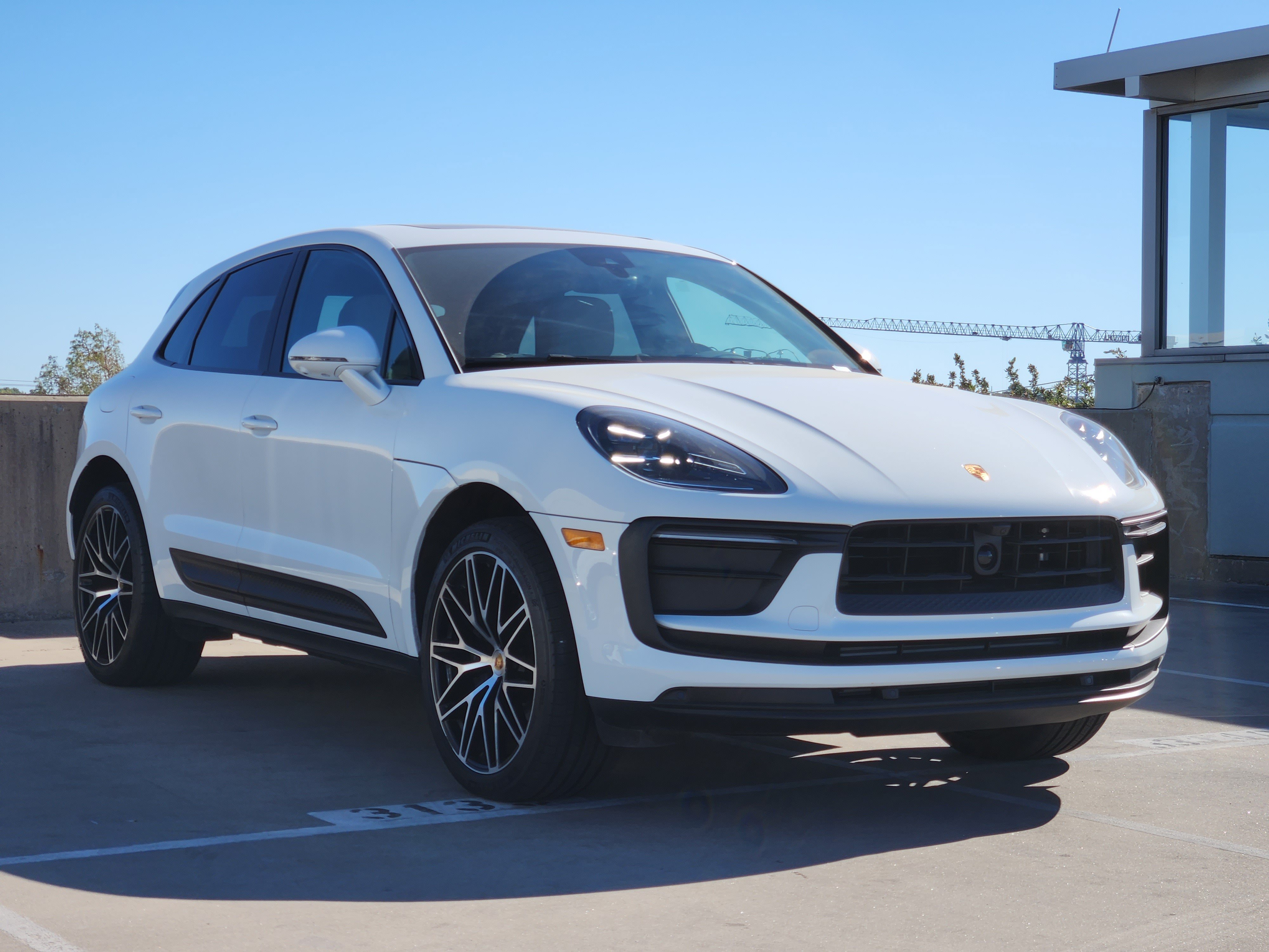 Certified 2026 Porsche Macan AWD/4WD image 10