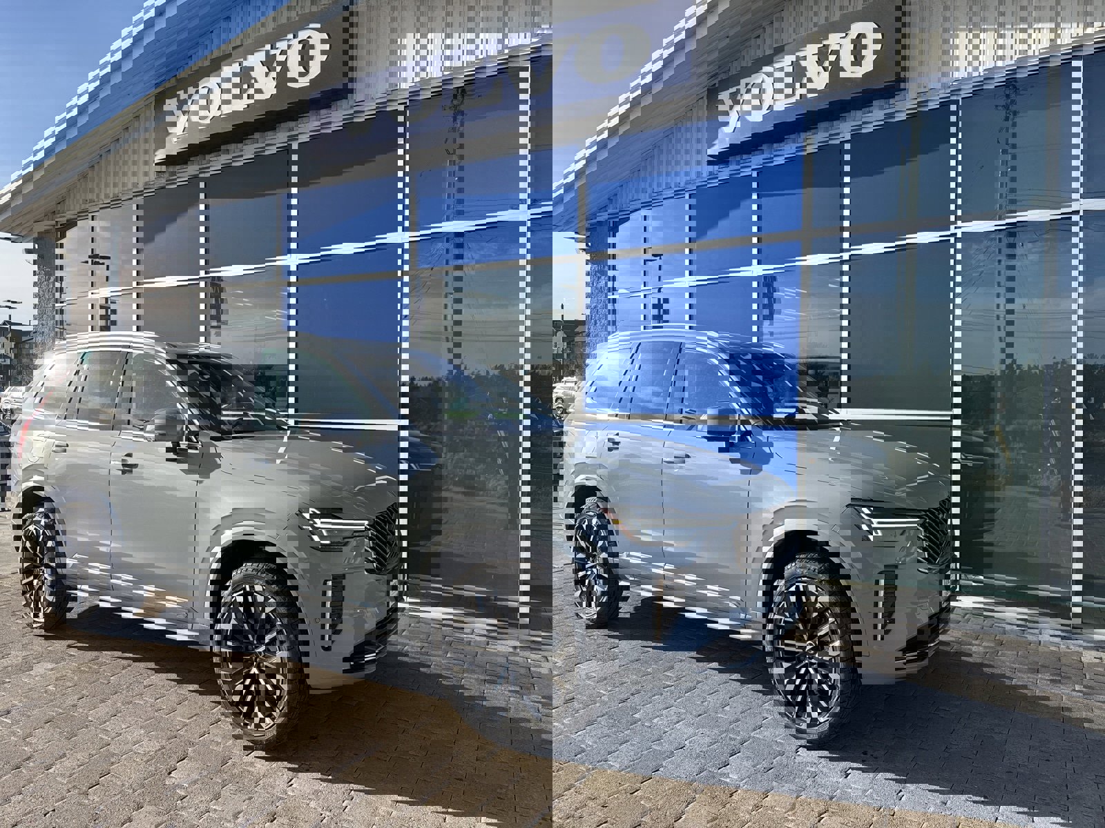 New 2026 Volvo XC90 B6 Ultra image 1