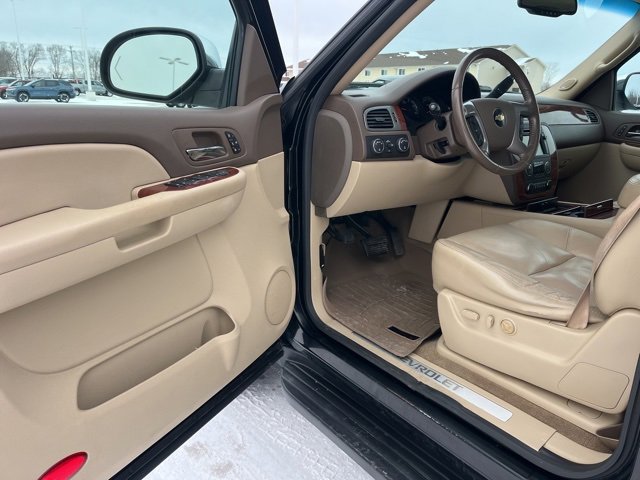 Used 2009 Chevrolet Suburban LTZ image 9