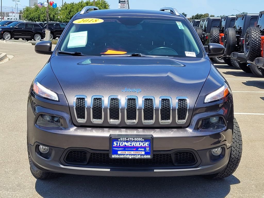 Used 2018 Jeep Cherokee Latitude Plus w/ Cold Weather Group AWD/4WD image 3