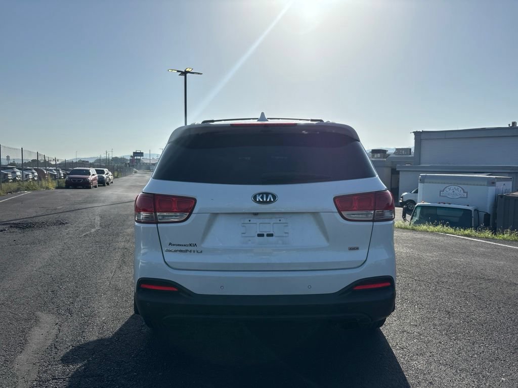 Used 2016 Kia Sorento AWD w/ LX Convenience Package image 4
