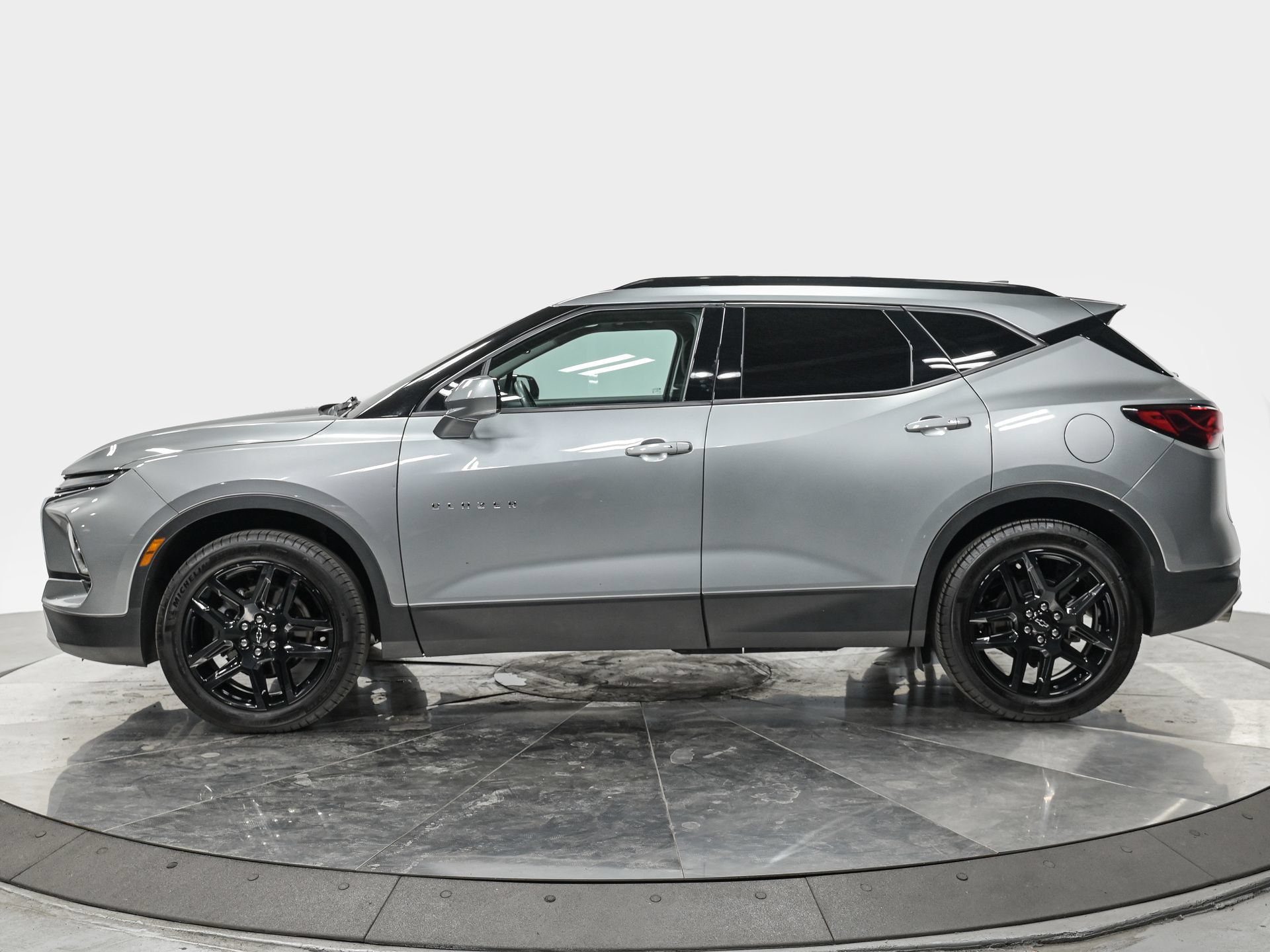 Used 2024 Chevrolet Blazer LT w/ Convenience Package AWD/4WD image 2