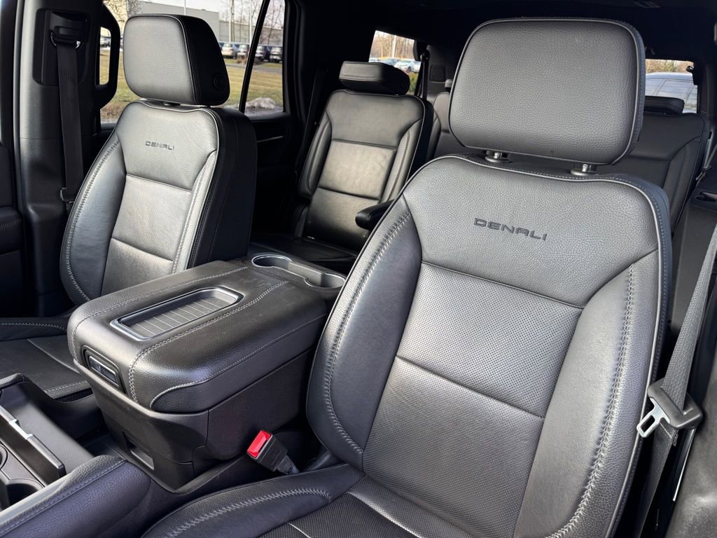 Used 2021 GMC Yukon Denali w/ Denali Premium Package AWD/4WD image 17