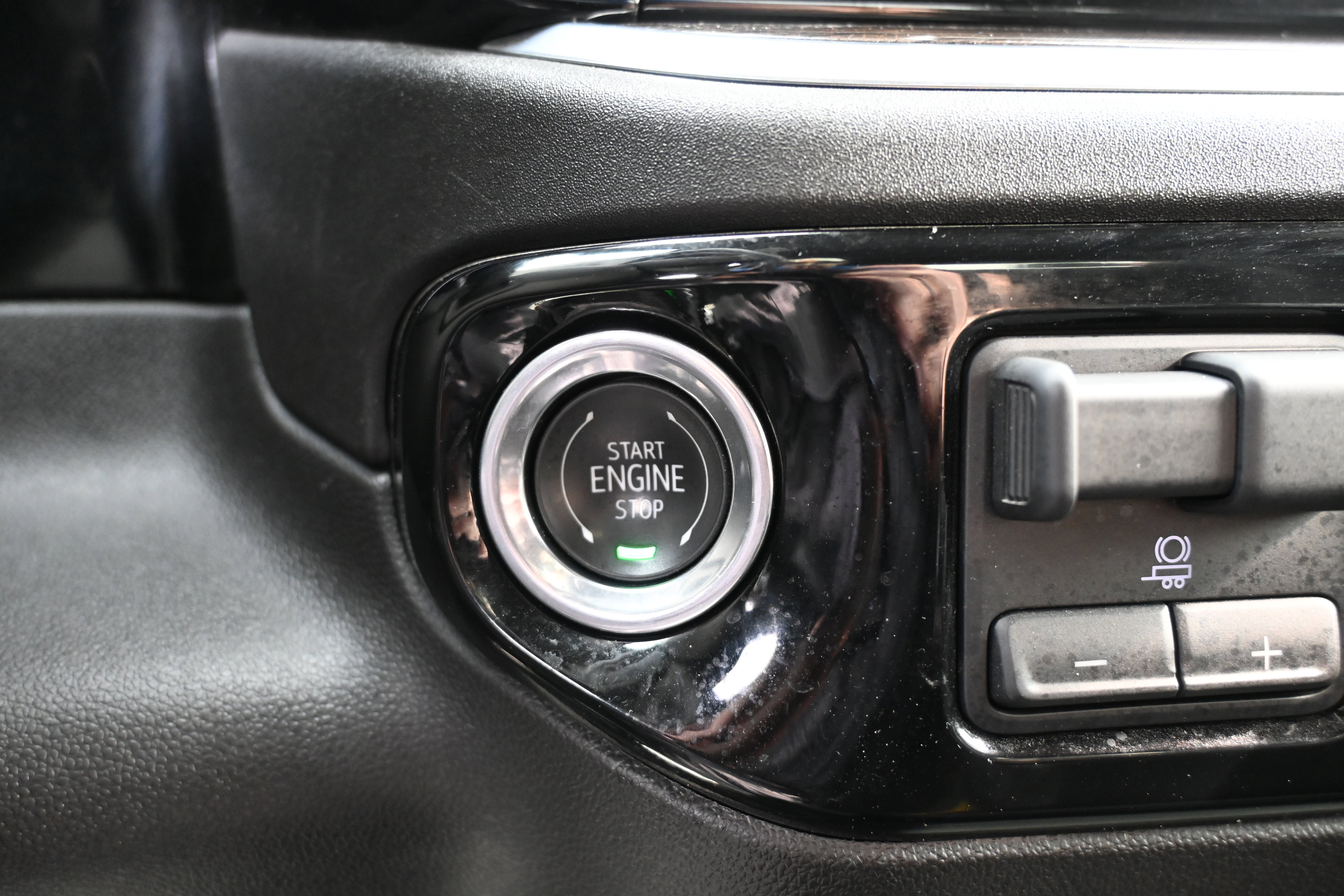 Used 2025 Chevrolet Silverado 2500 LT w/ Convenience Package image 23