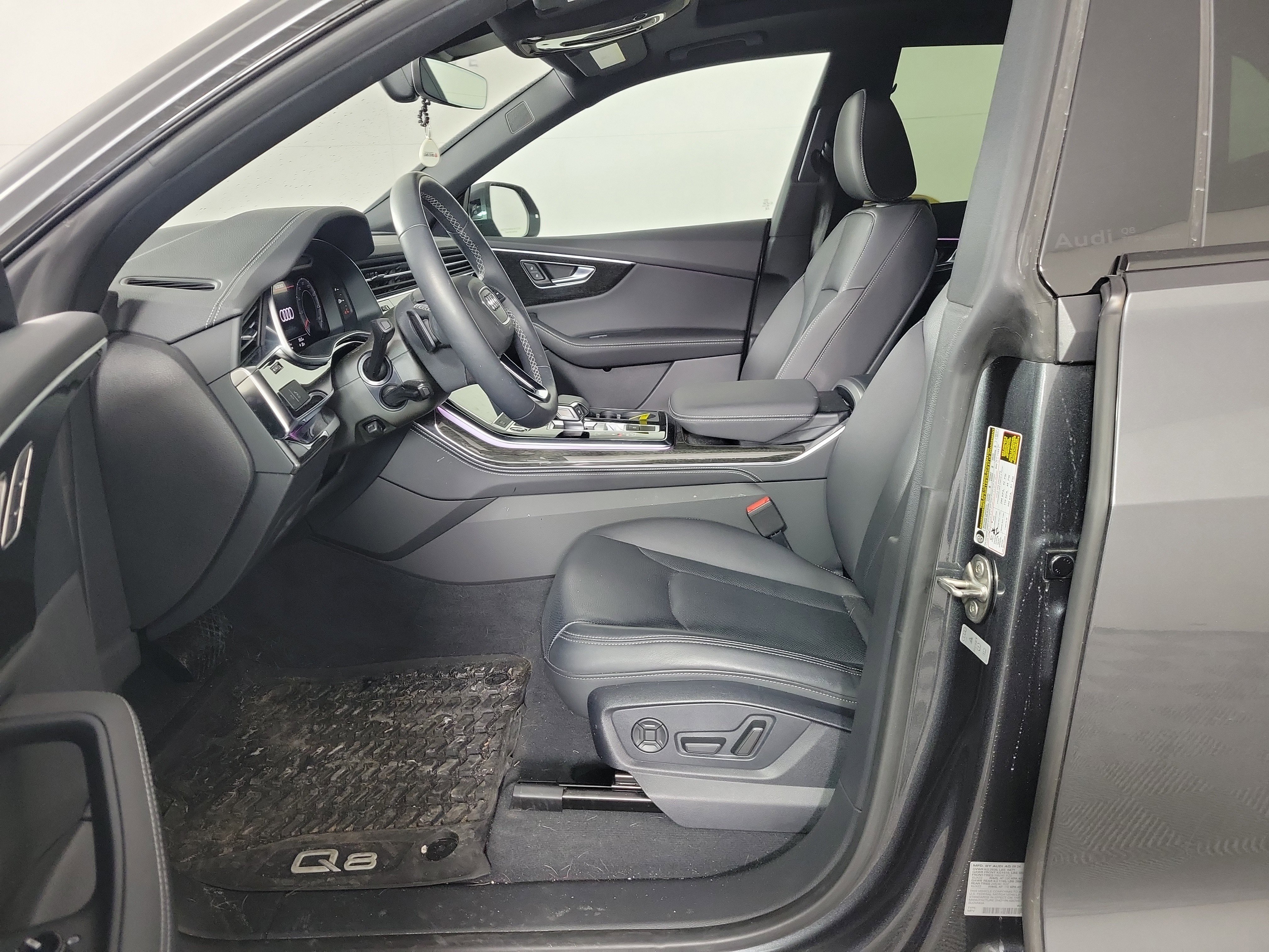 Used 2025 Audi Q8 Premium Plus w/ Premium Plus Package image 5