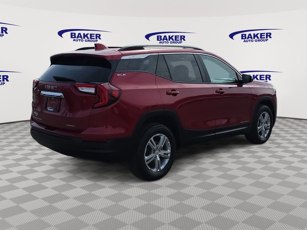 Used 2024 GMC Terrain SLE w/ Driver Convenience Package image 5