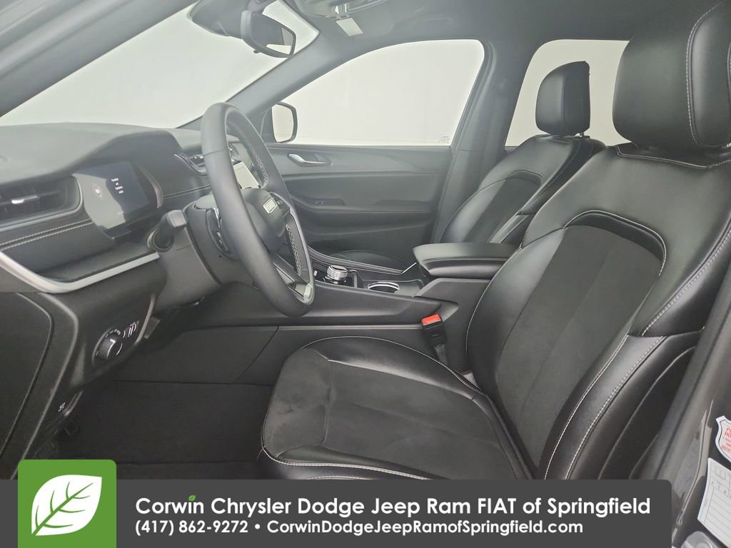 Certified 2024 Jeep Grand Cherokee L Laredo image 3