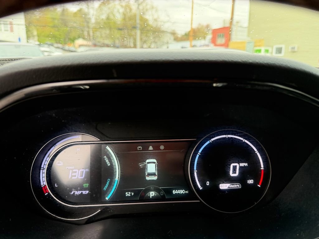 Used 2022 Kia Niro EX w/ Cold Weather Package FWD image 16