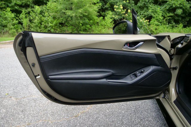 Used 2024 MAZDA MX-5 Miata RF Club w/ Weather Package RWD image 30