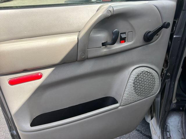 Used 2005 GMC Safari RWD image 11