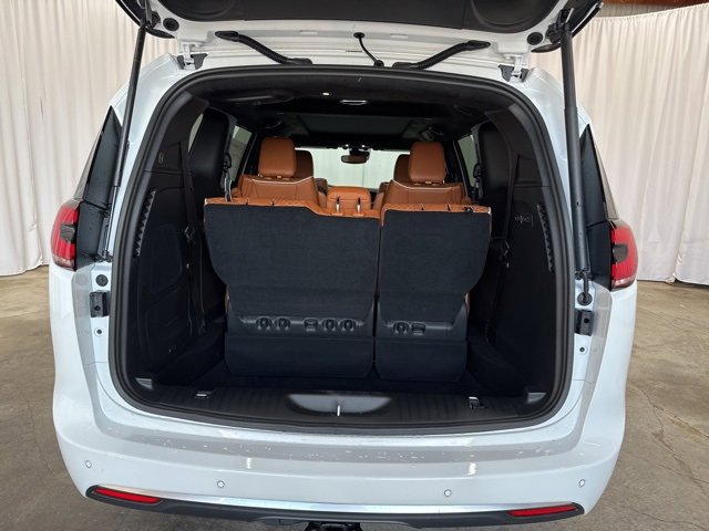 New 2026 Chrysler Pacifica Pinnacle w/ Trailer Tow Group image 39
