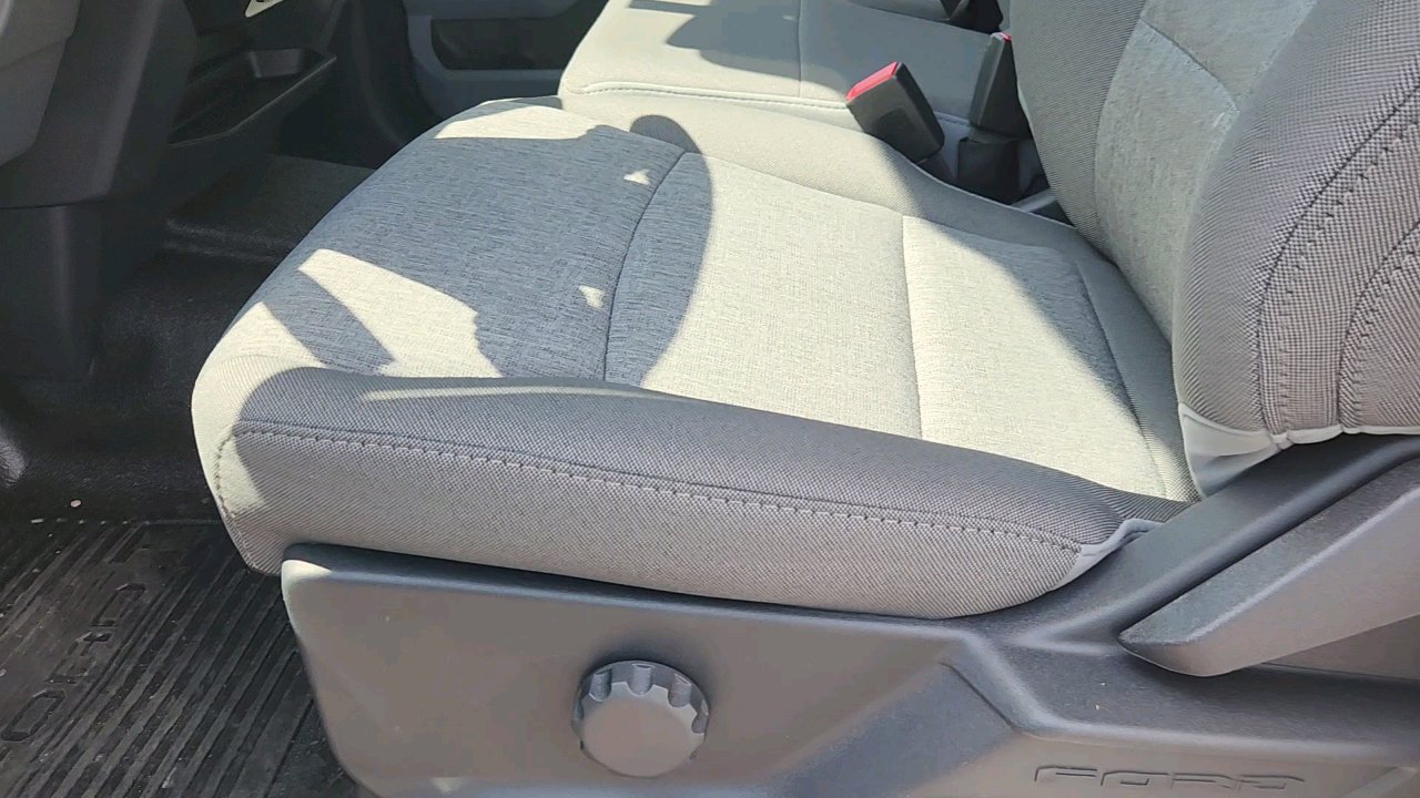 New 2025 Ford F550 4x4 SuperCab Super Duty image 17