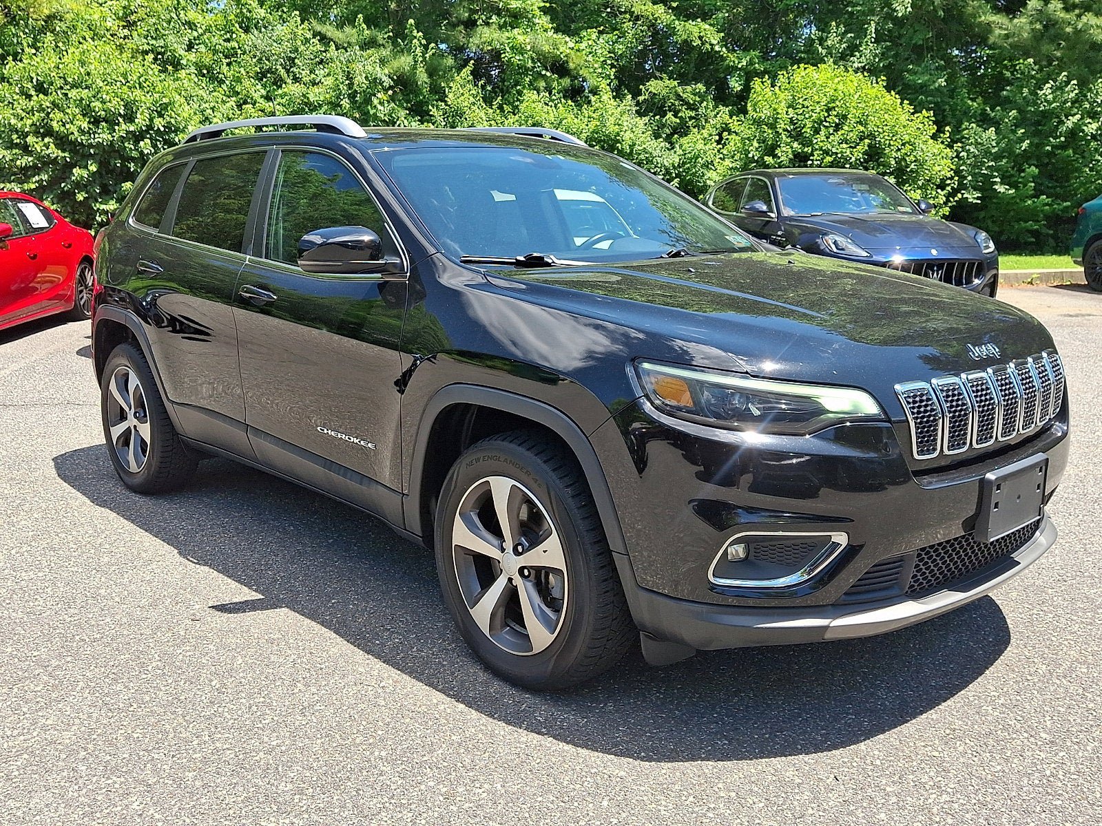 Used 2020 Jeep Cherokee Limited w/ Luxury Group AWD/4WD image 3