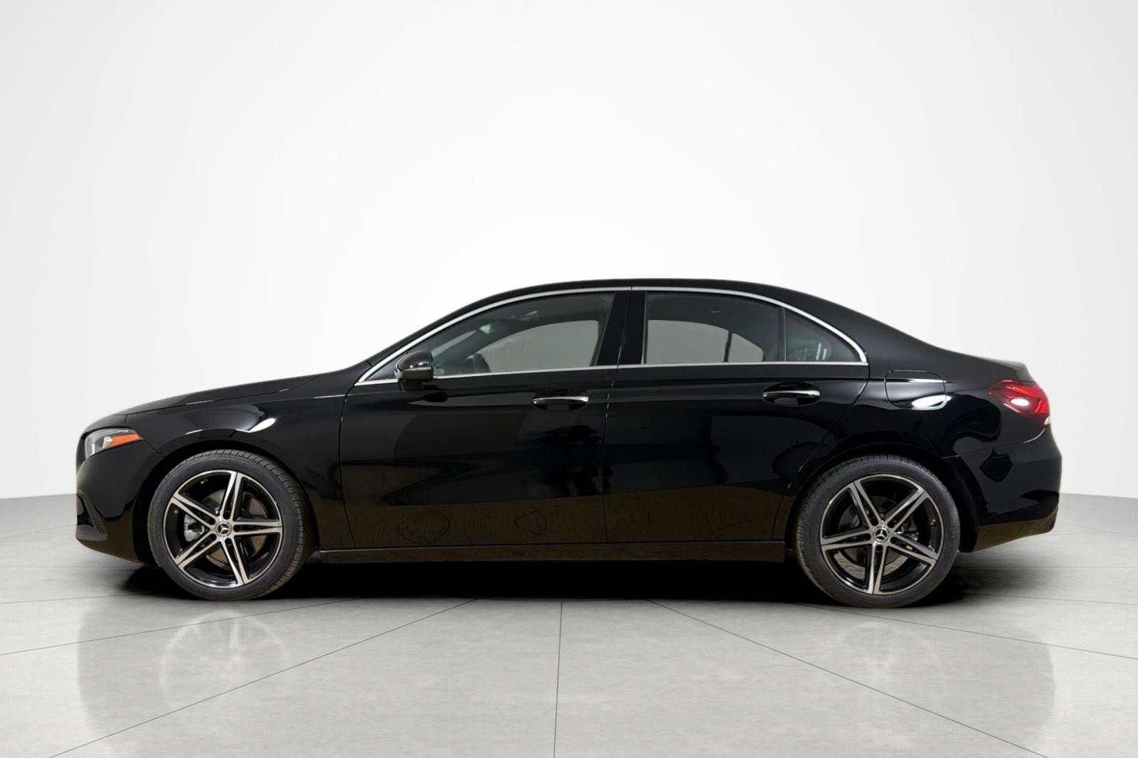Used 2019 Mercedes-Benz A 220 image 2