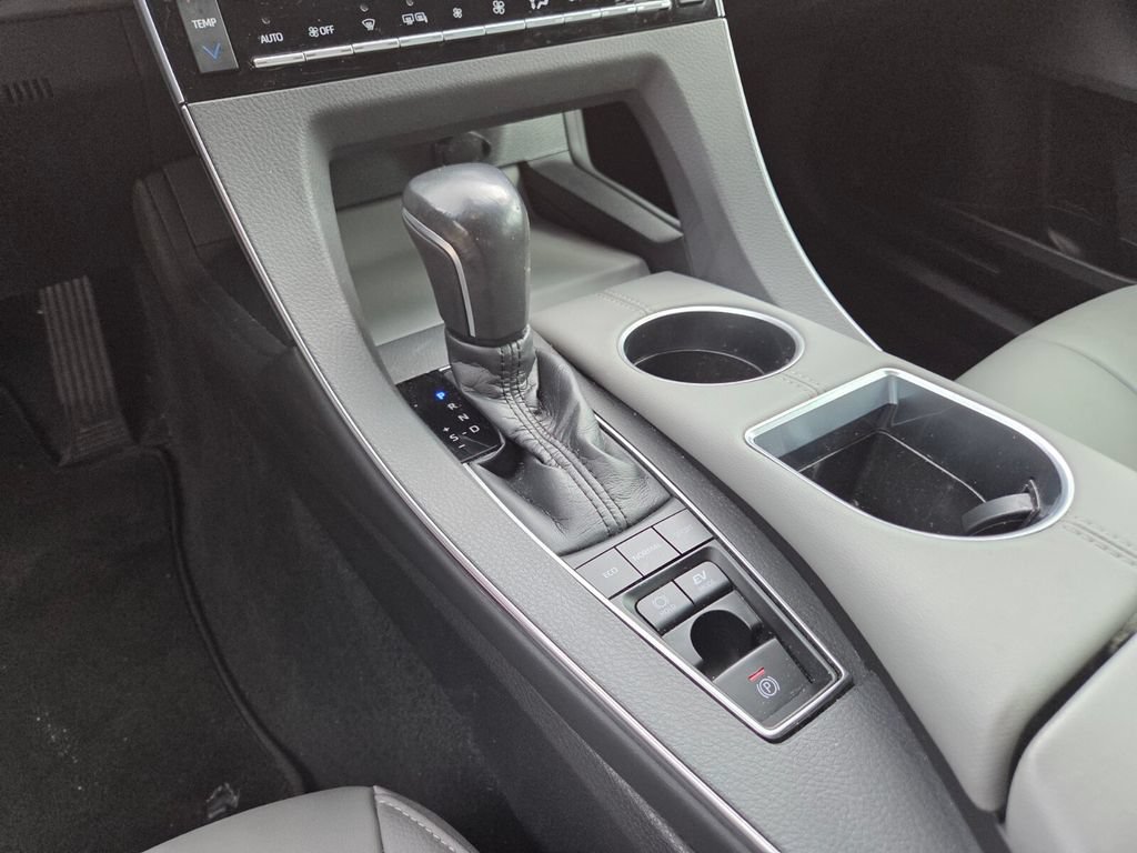 Certified 2021 Toyota Avalon XLE FWD image 27