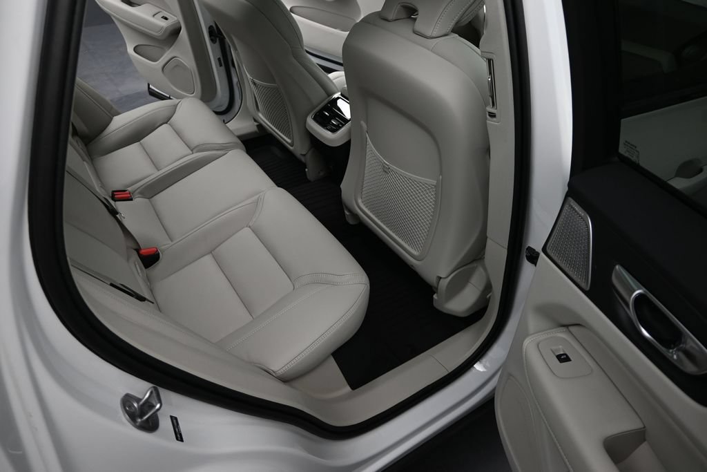 New 2026 Volvo XC60 B5 Ultra w/ Climate Package AWD/4WD image 16
