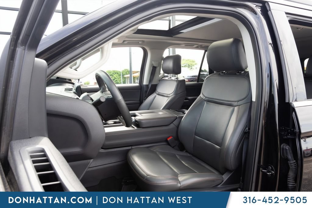 Used 2025 Ford Expedition Max Active AWD/4WD image 17