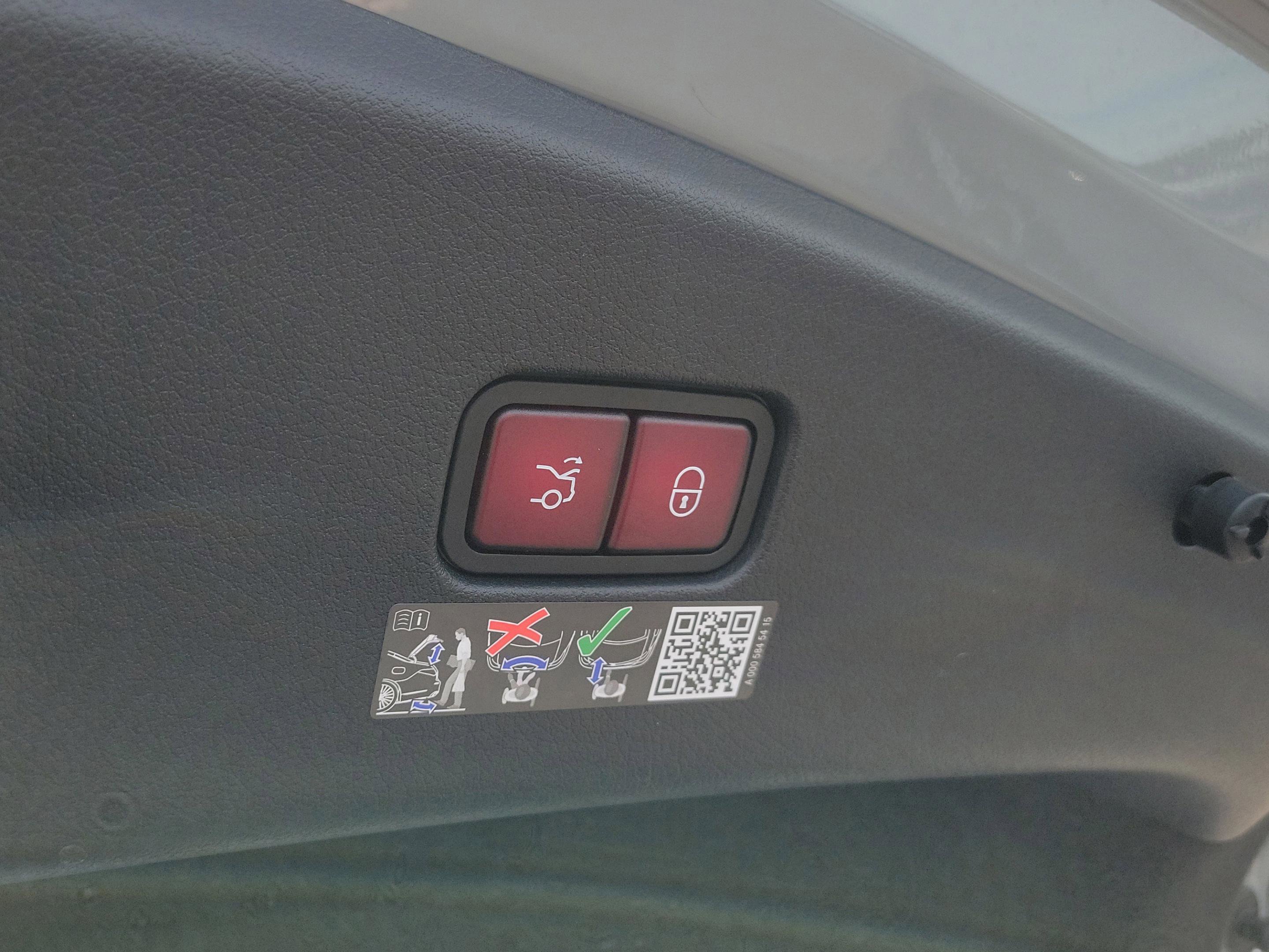 New 2026 Mercedes-Benz CLE 450 4MATIC Coupe image 32