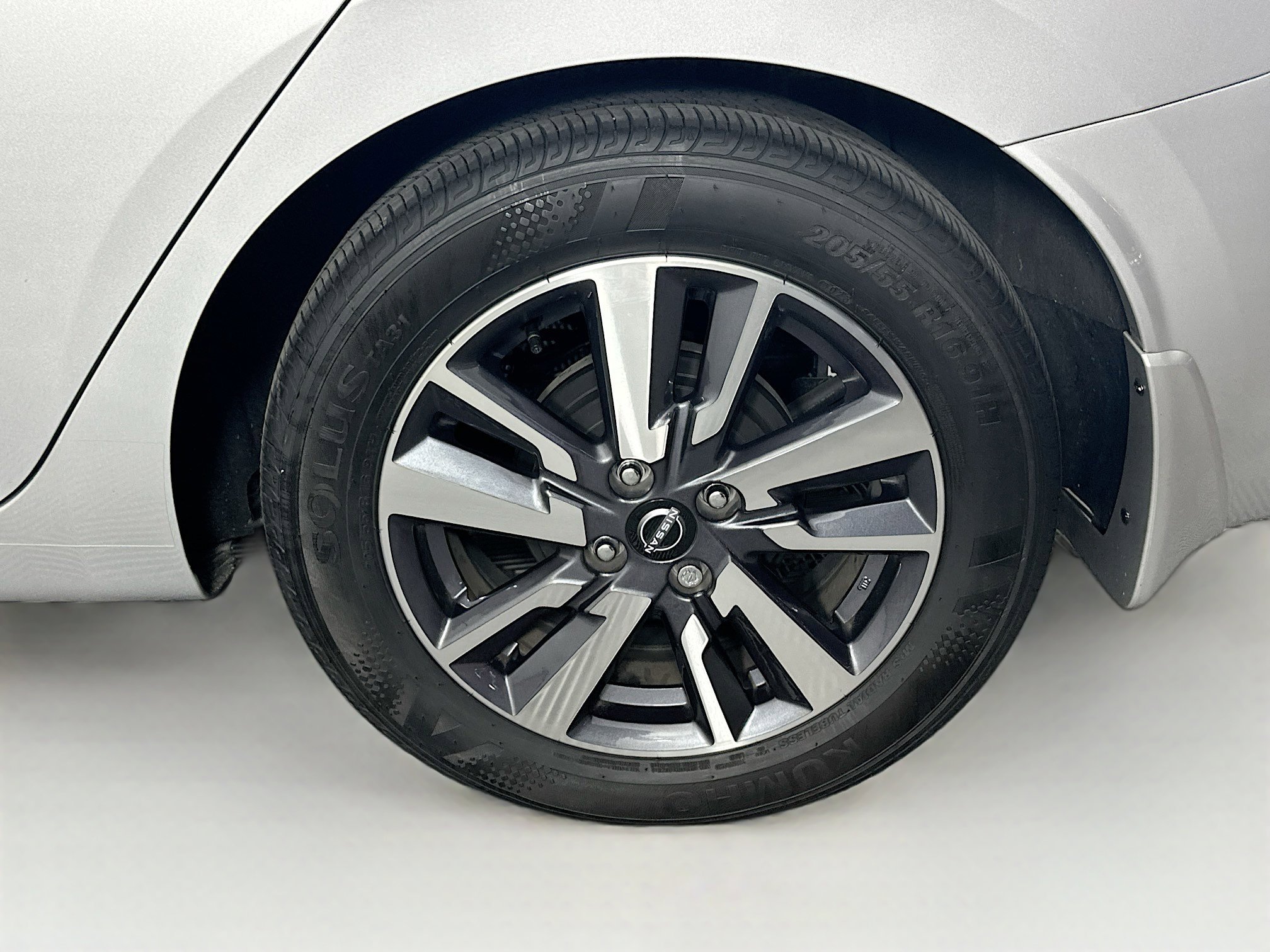 Used 2024 Nissan Versa S w/ S Plus Package image 11