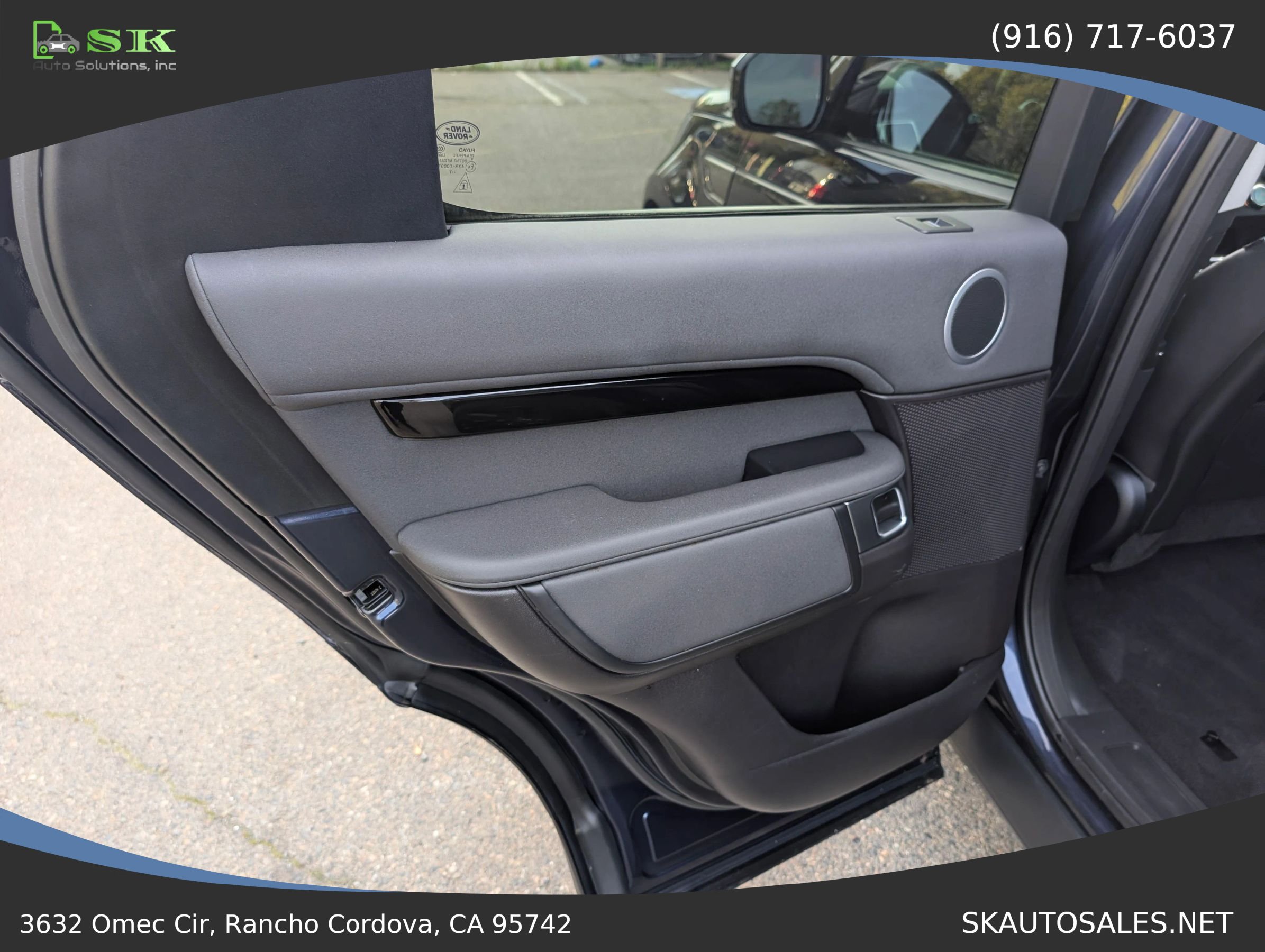 Used 2017 Land Rover Discovery SE AWD/4WD image 34