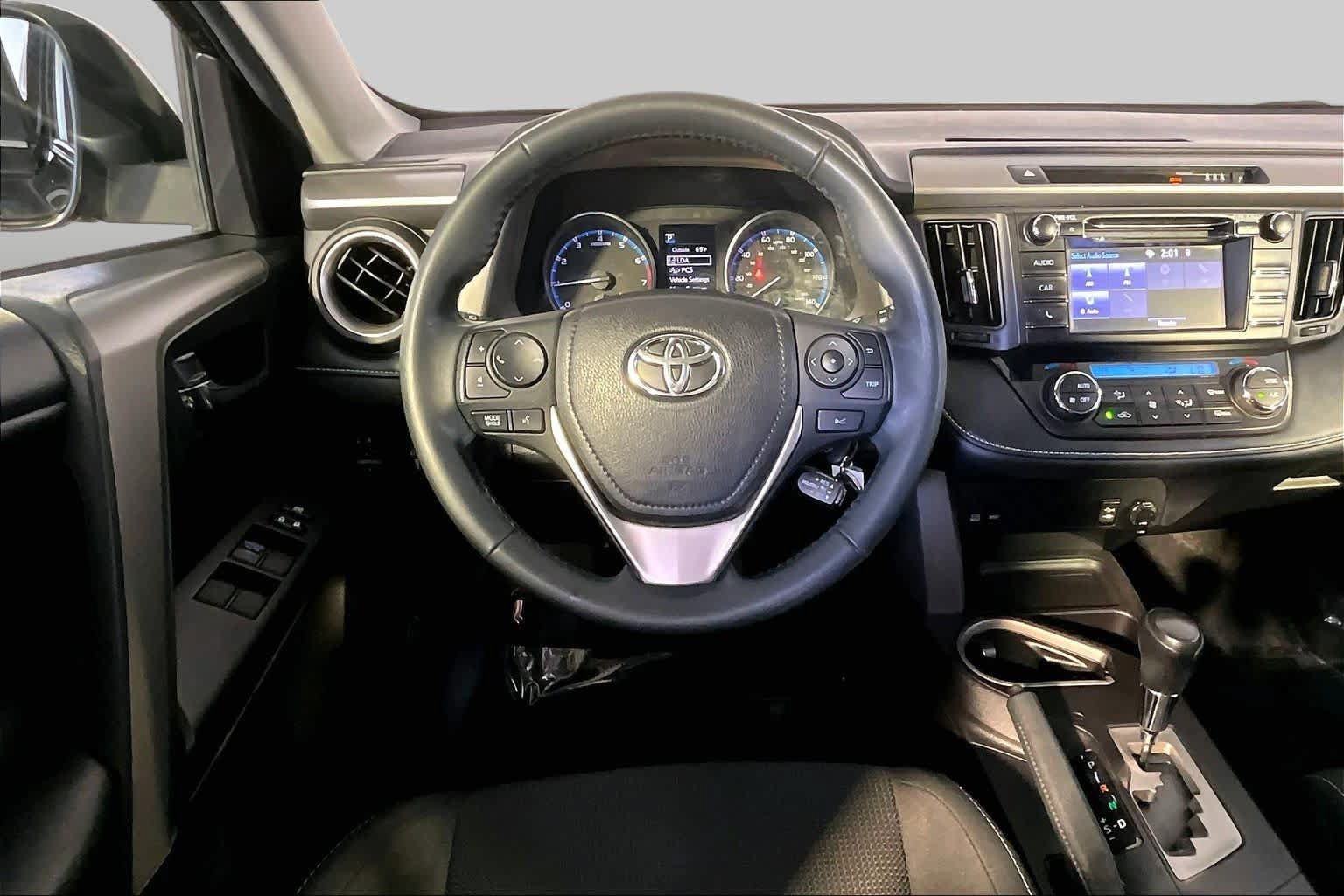 Used 2018 Toyota RAV4 XLE AWD/4WD image 6