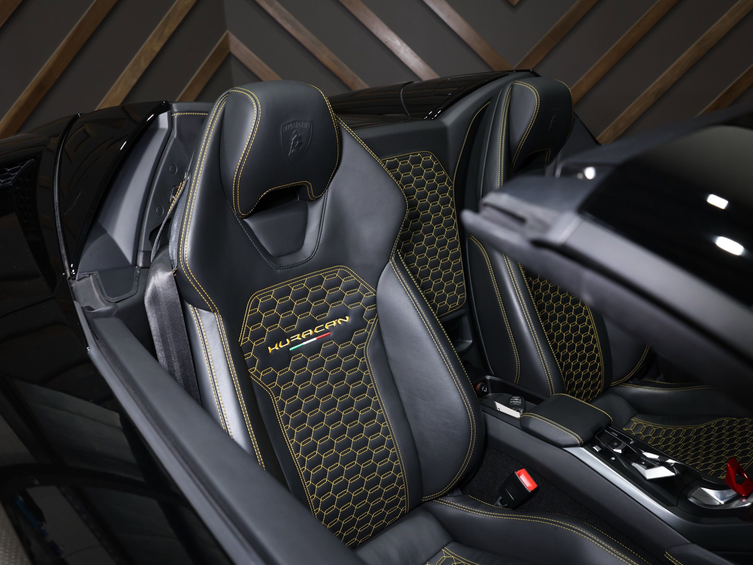 Used 2018 Lamborghini Huracan LP 580-2 RWD image 13