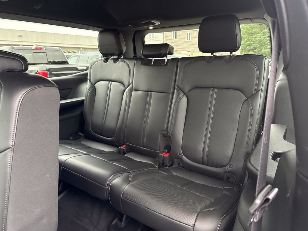 Certified 2025 Jeep Wagoneer 4WD image 25