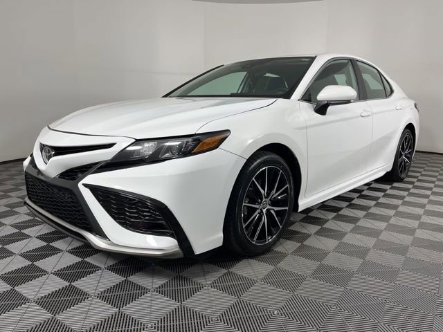 Used 2023 Toyota Camry SE image 5