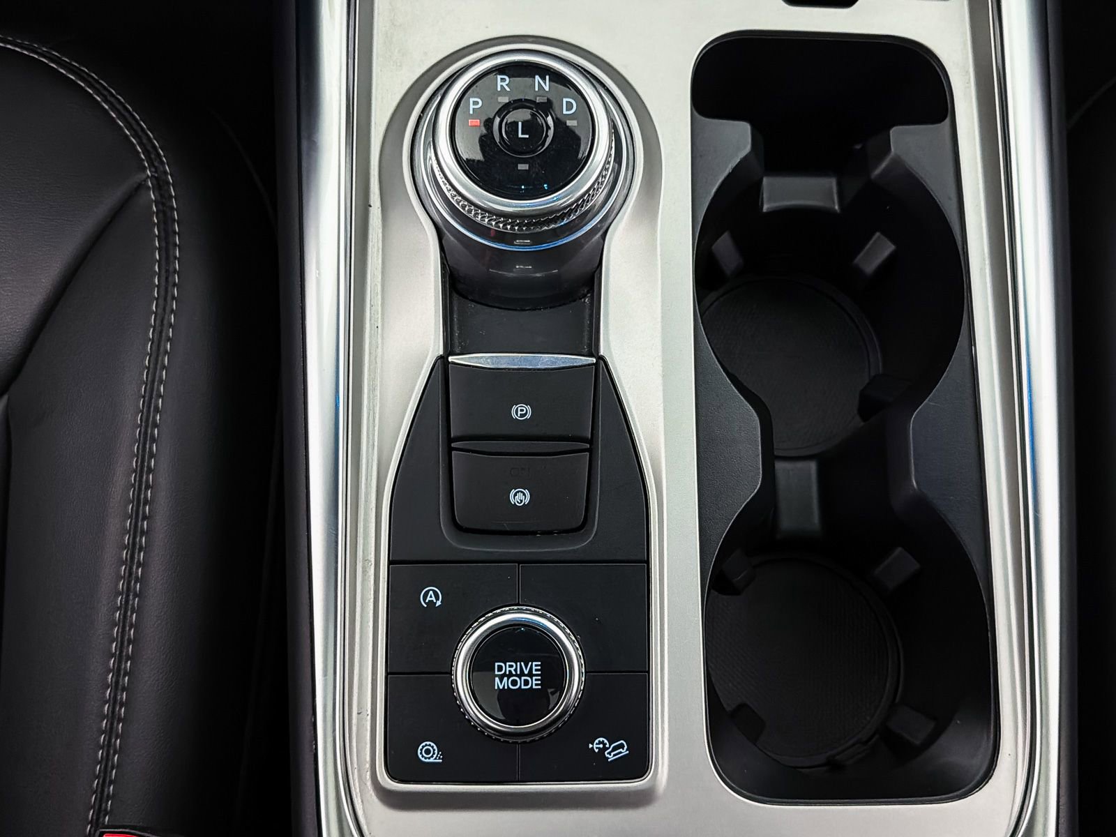 Used 2024 Ford Explorer XLT w/ Equipment Group 202A image 28