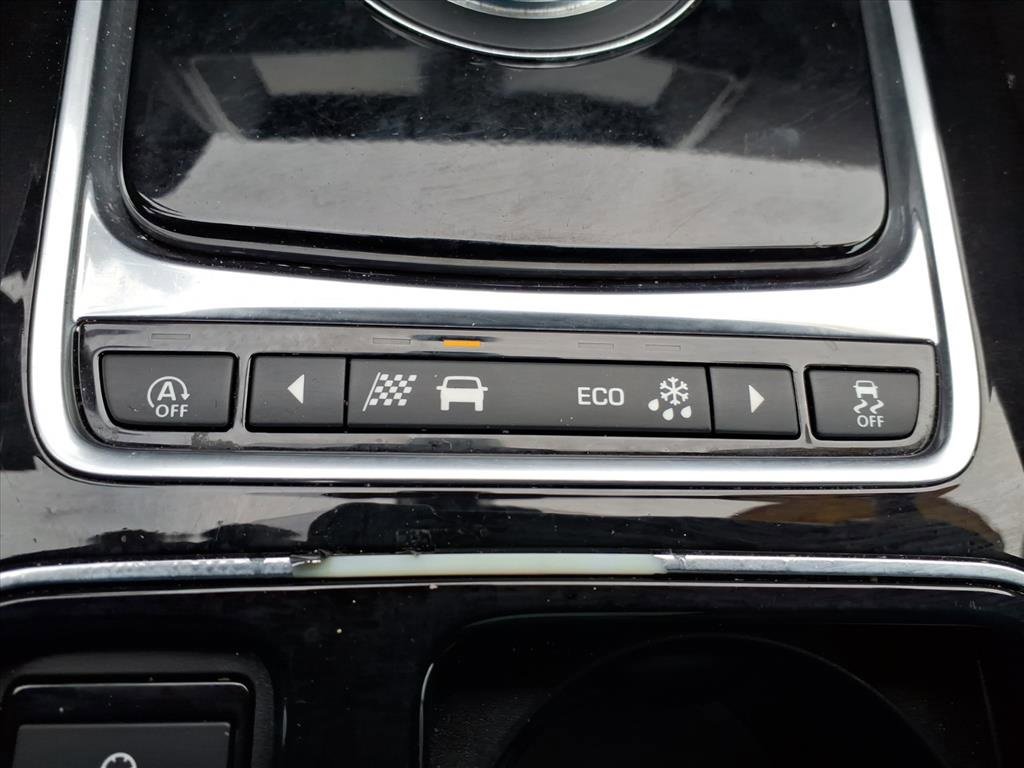 Used 2020 Jaguar F-PACE Premium image 22