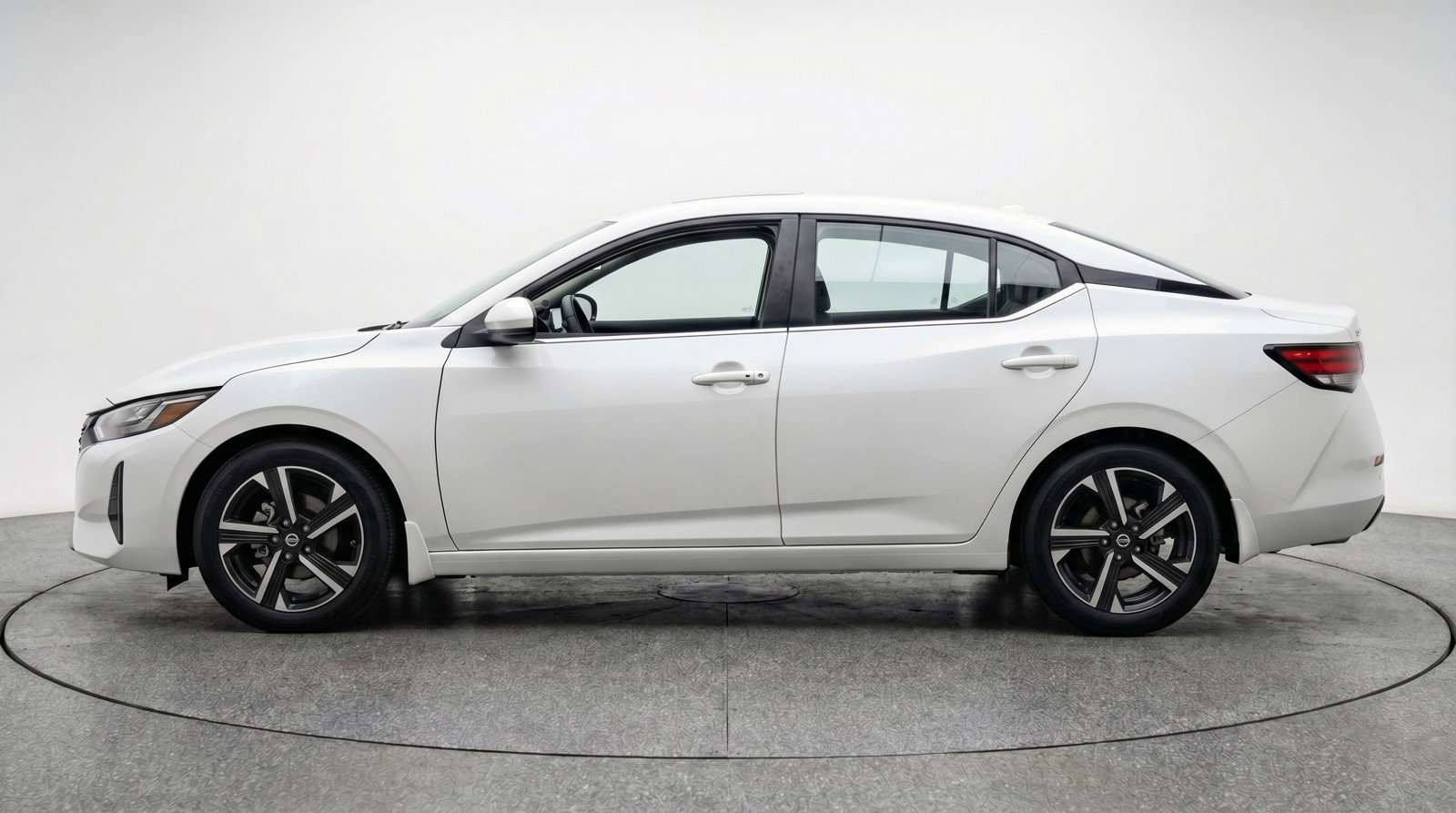 Used 2025 Nissan Sentra SV image 5