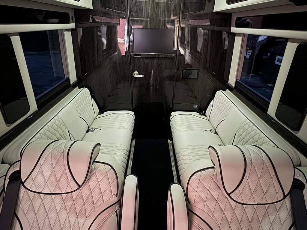 Used 2024 Mercedes-Benz Sprinter 3500 image 39