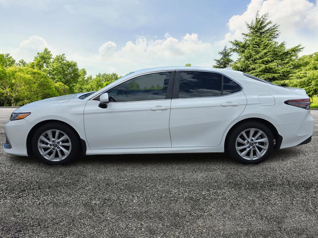 Used 2021 Toyota Camry LE image 4