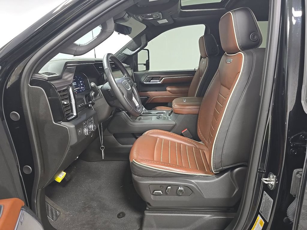 Used 2024 GMC Sierra 3500 Denali Ultimate AWD/4WD image 9