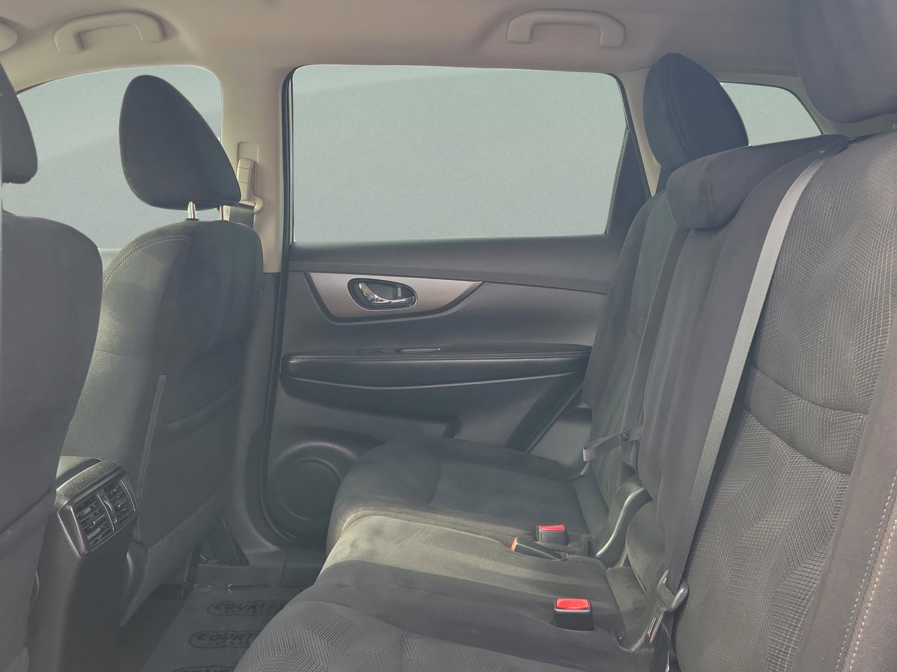 Used 2015 Nissan Rogue S w/ S Family Package image 7