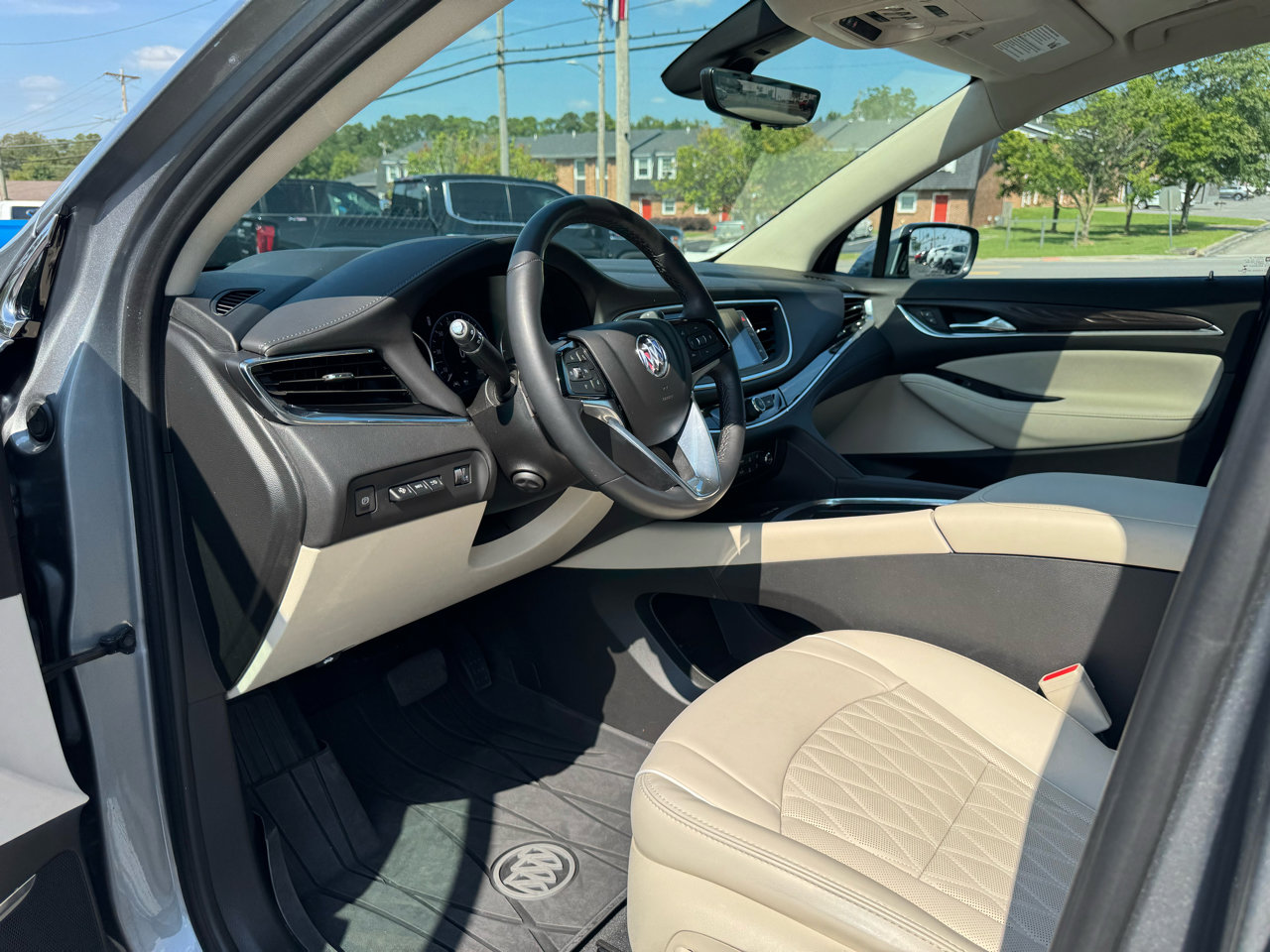 Used 2023 Buick Enclave Avenir w/ Avenir Technology Package image 16