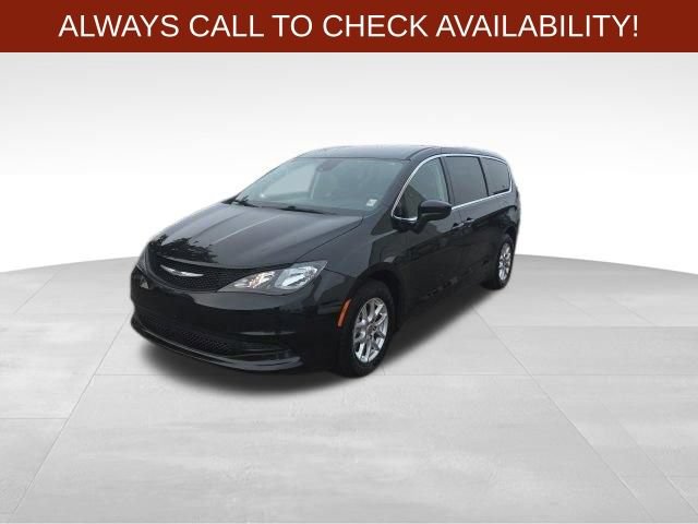 Used 2022 Chrysler Voyager LX FWD image 3