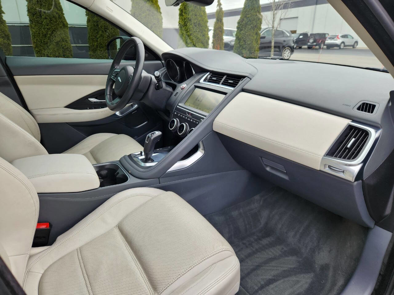Used 2018 Jaguar E-PACE S image 8