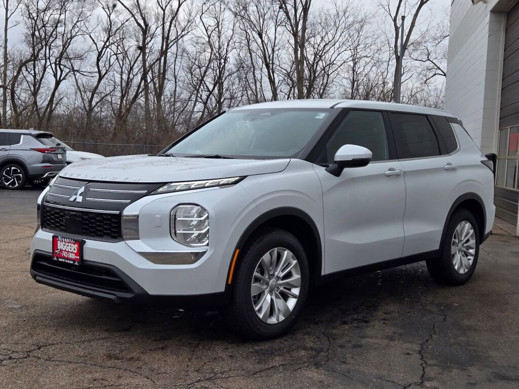 New 2026 Mitsubishi Outlander ES AWD/4WD image 3