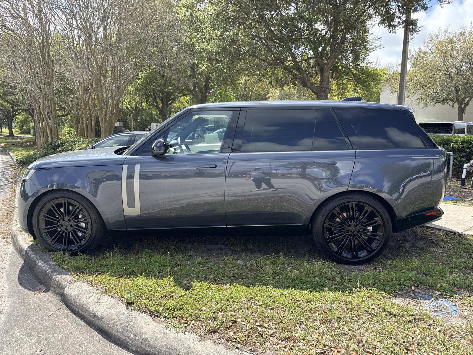 Used 2026 Land Rover Range Rover Long Wheelbase SE image 8