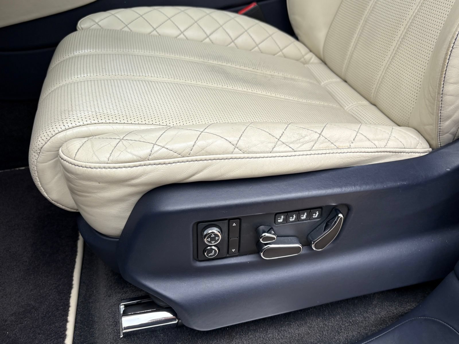 Used 2019 Bentley Bentayga AWD/4WD image 39