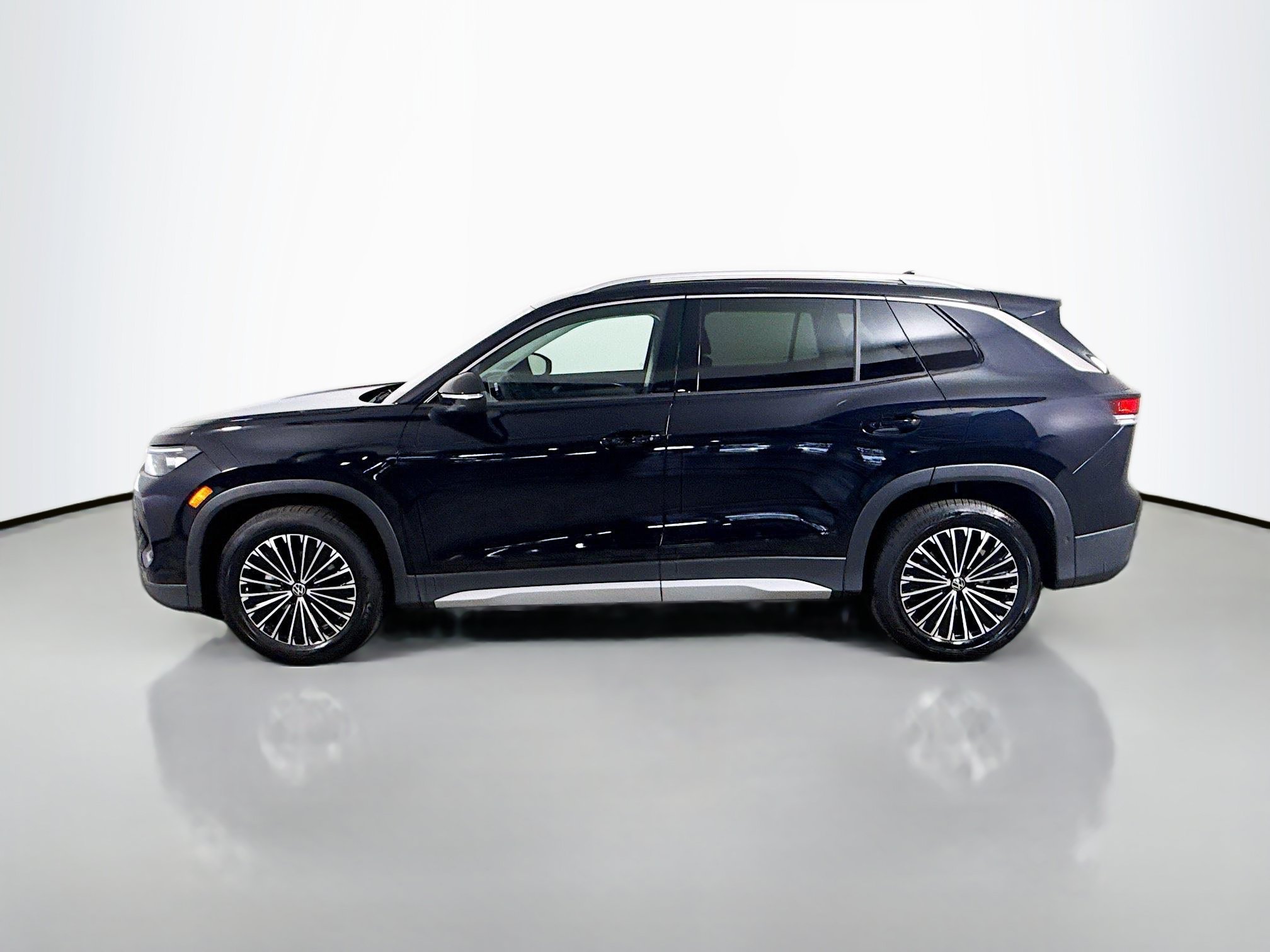Used 2026 Volkswagen Tiguan S FWD image 6