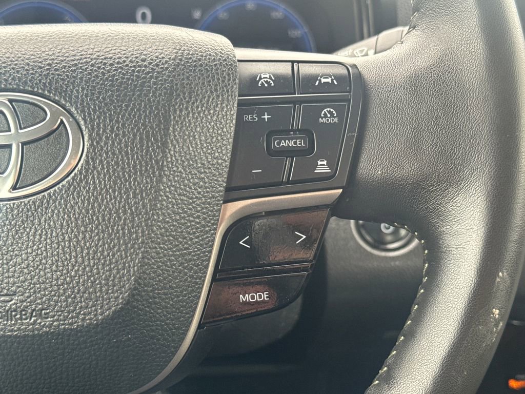 Used 2025 Toyota Camry XLE AWD/4WD image 18
