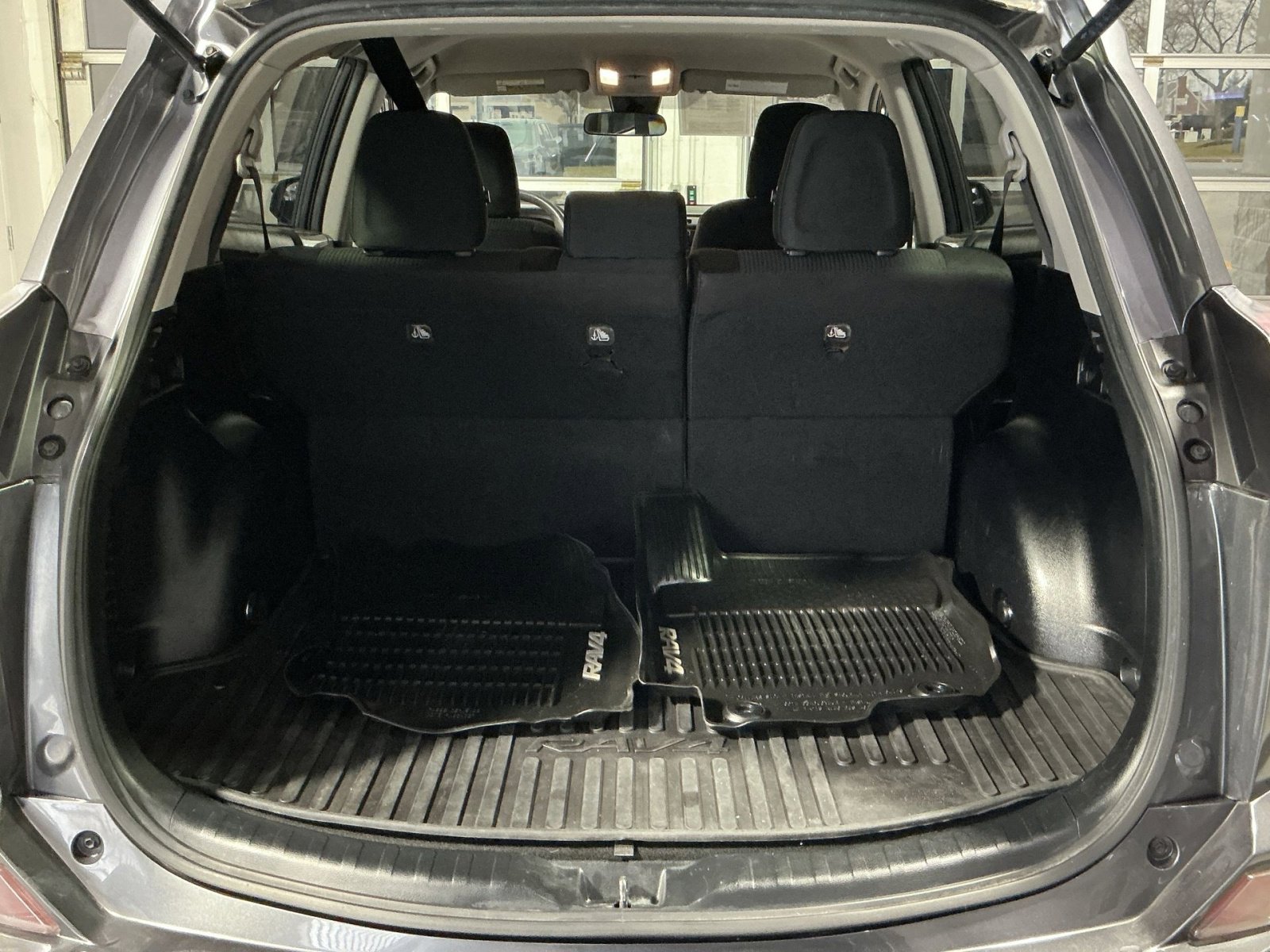 Used 2018 Toyota RAV4 LE image 31