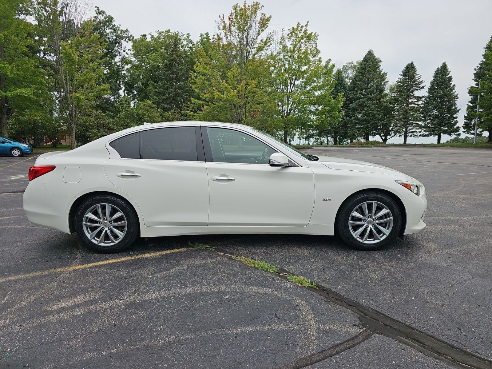 Used 2017 INFINITI Q50 3.0t Premium RWD image 7