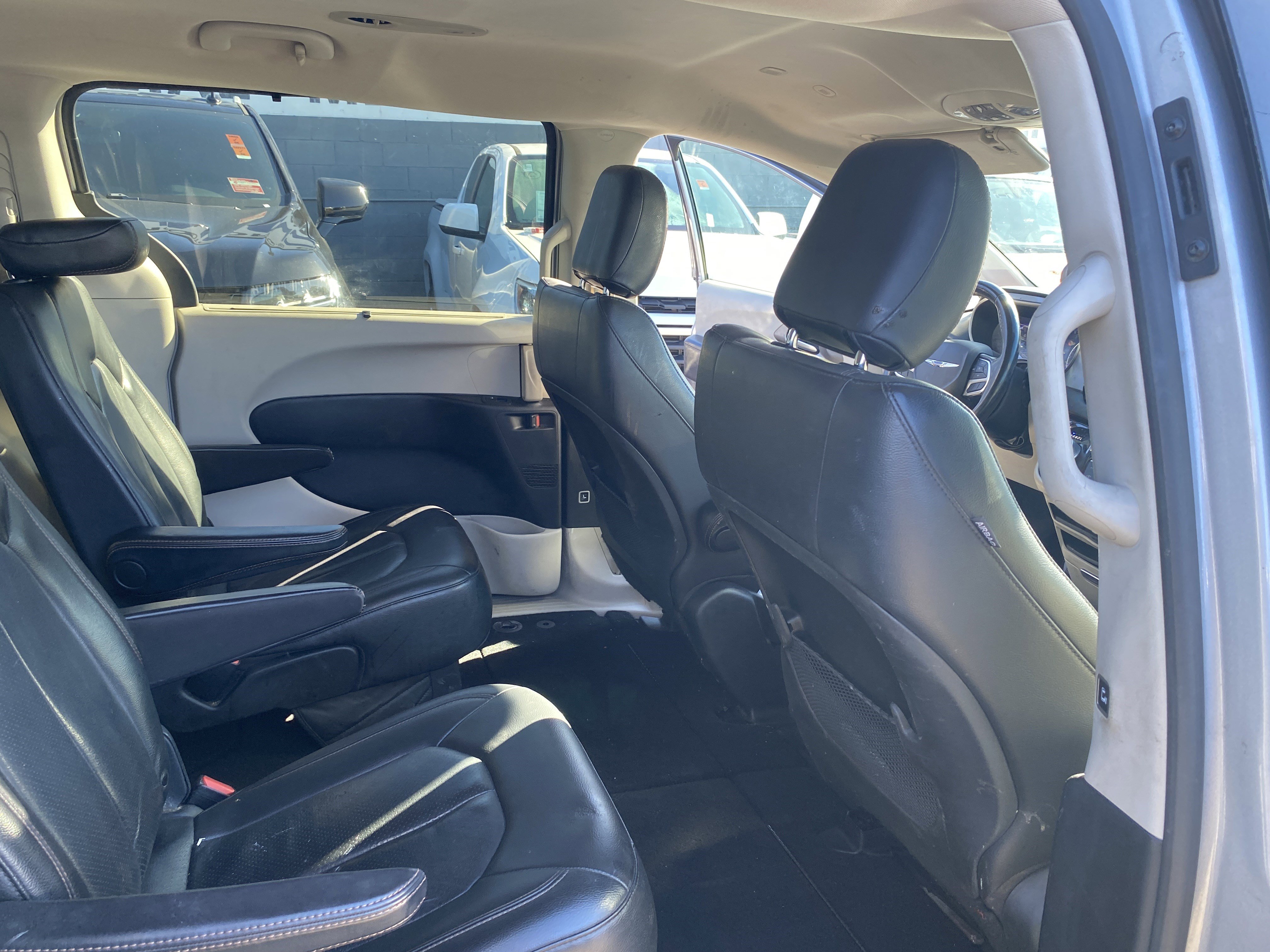 Used 2020 Chrysler Pacifica Touring-L image 20