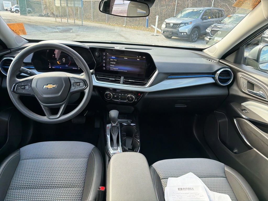 Used 2025 Chevrolet Trax LT image 10